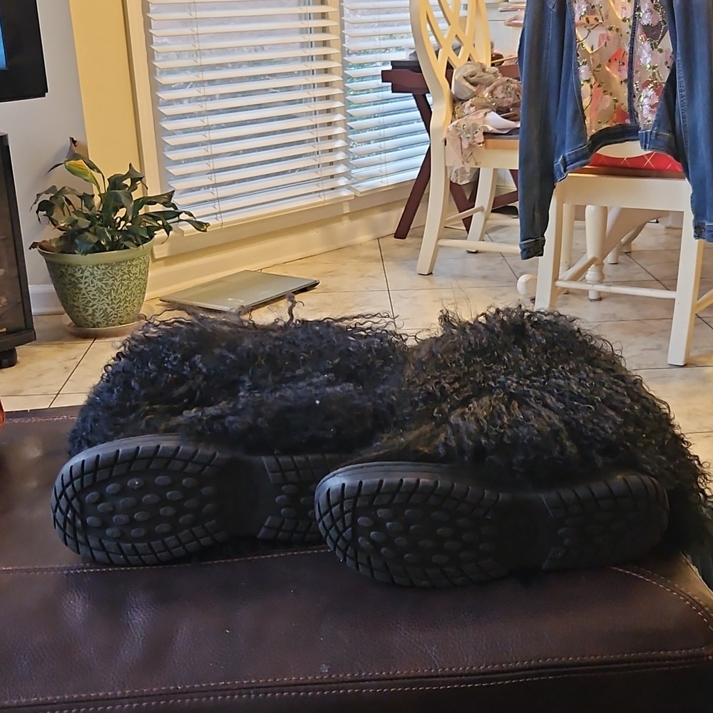 BearPaw Black Fuzzy Winter Boots - Picture 3 of 4